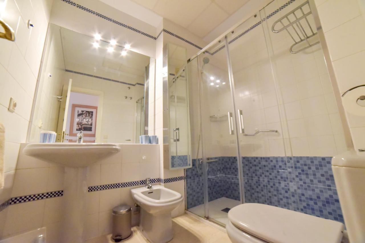 Peace, Pool & Parking At Centre Apartment Sevilla Bagian luar foto